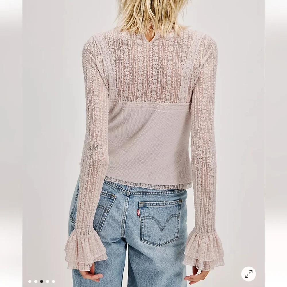 NWT Free People Mina Long sleeve lace top. Ruffle sleeves. Soft‎ pink